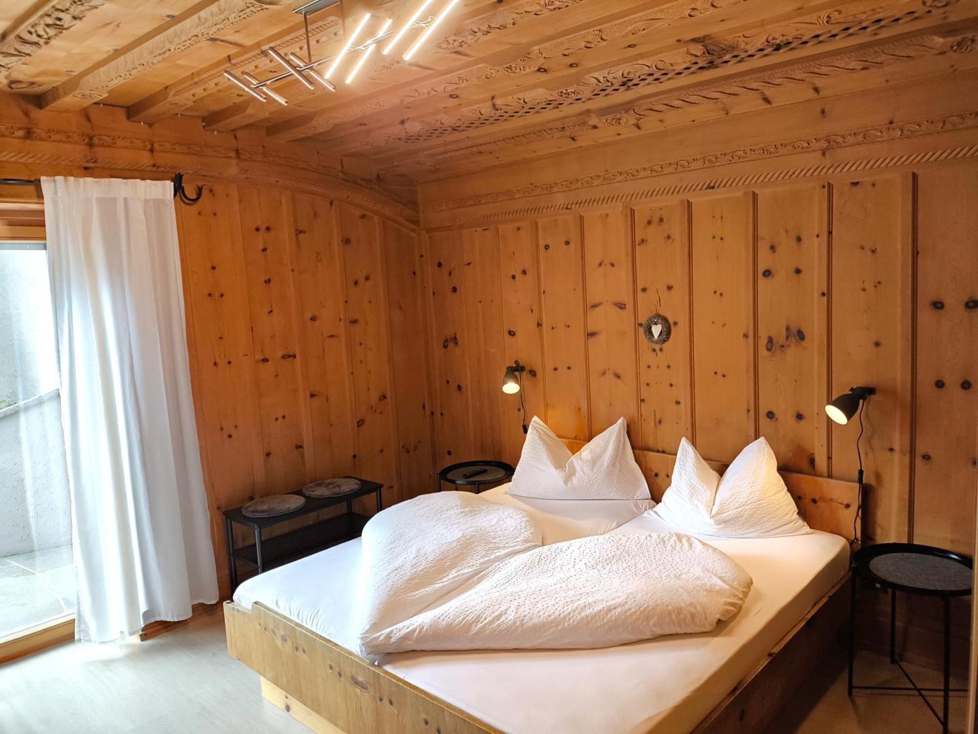 Schenna Garni Eden Bed & Breakfast ภายนอก รูปภาพ