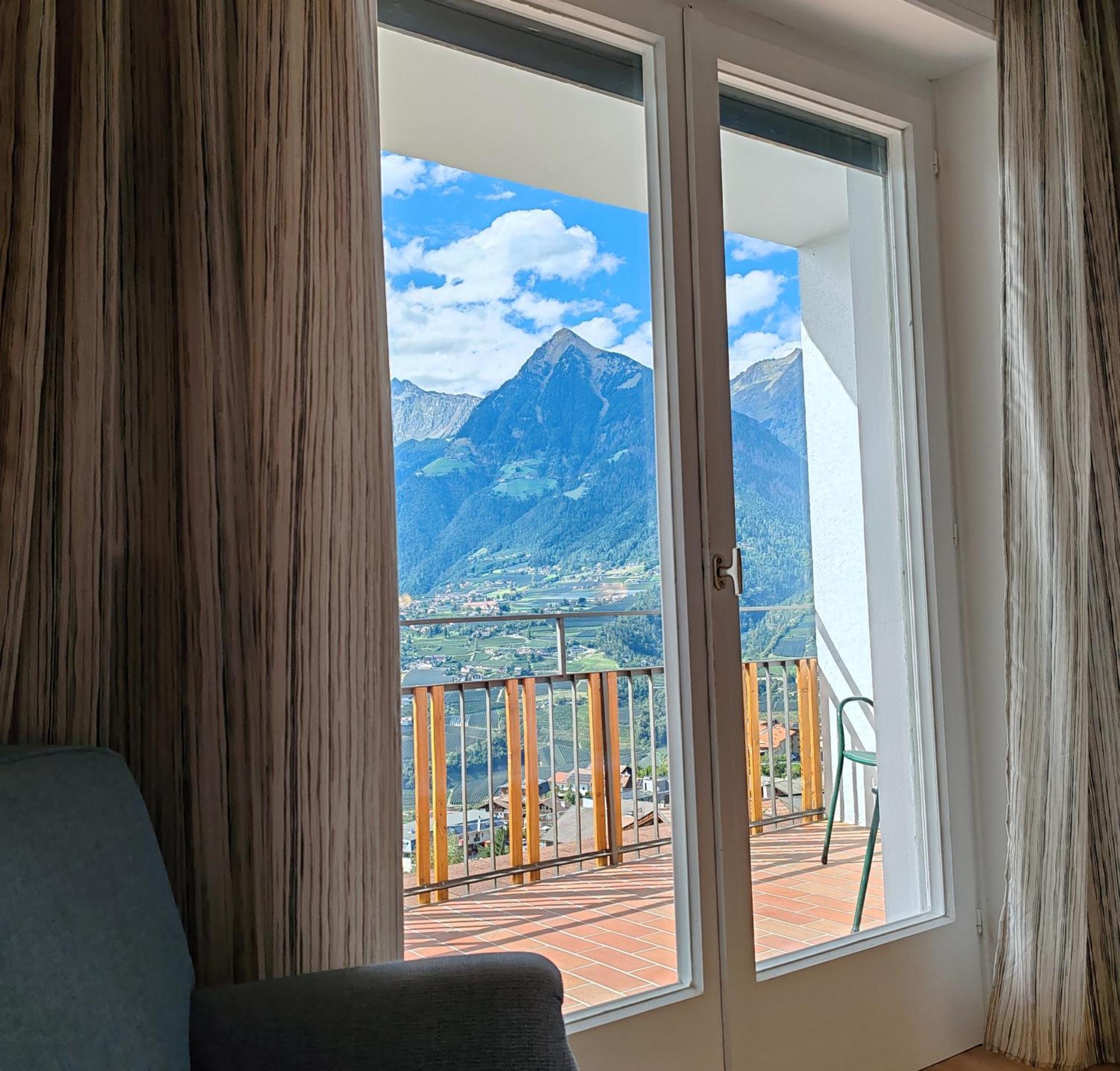 Schenna Garni Eden Bed & Breakfast ภายนอก รูปภาพ