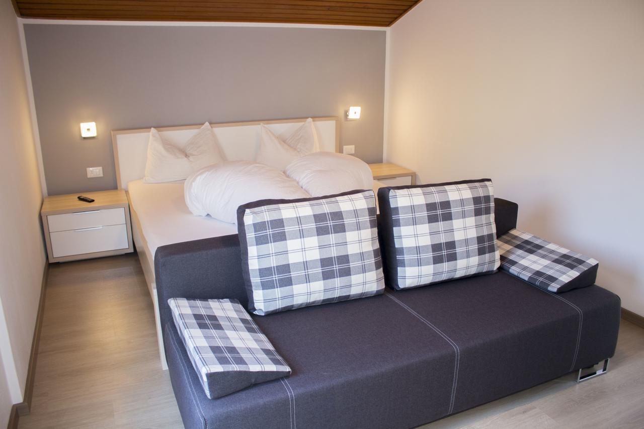 Schenna Garni Eden Bed & Breakfast ภายนอก รูปภาพ