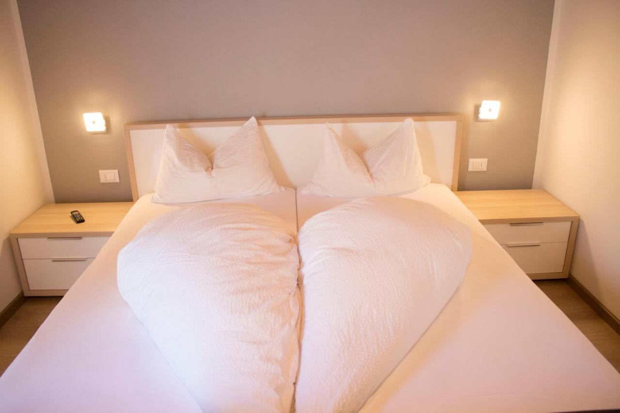 Schenna Garni Eden Bed & Breakfast ภายนอก รูปภาพ