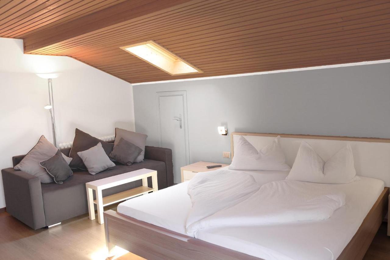 Schenna Garni Eden Bed & Breakfast ภายนอก รูปภาพ