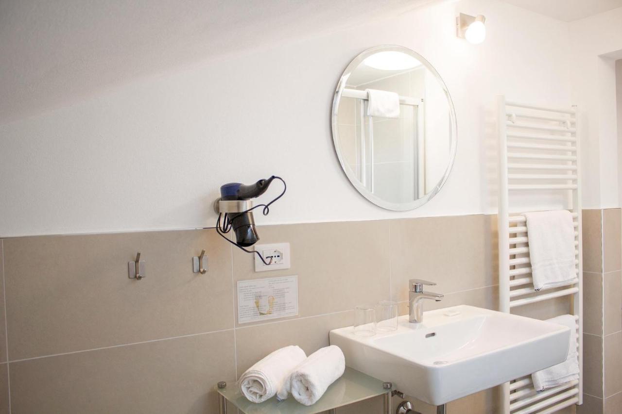 Schenna Garni Eden Bed & Breakfast ภายนอก รูปภาพ