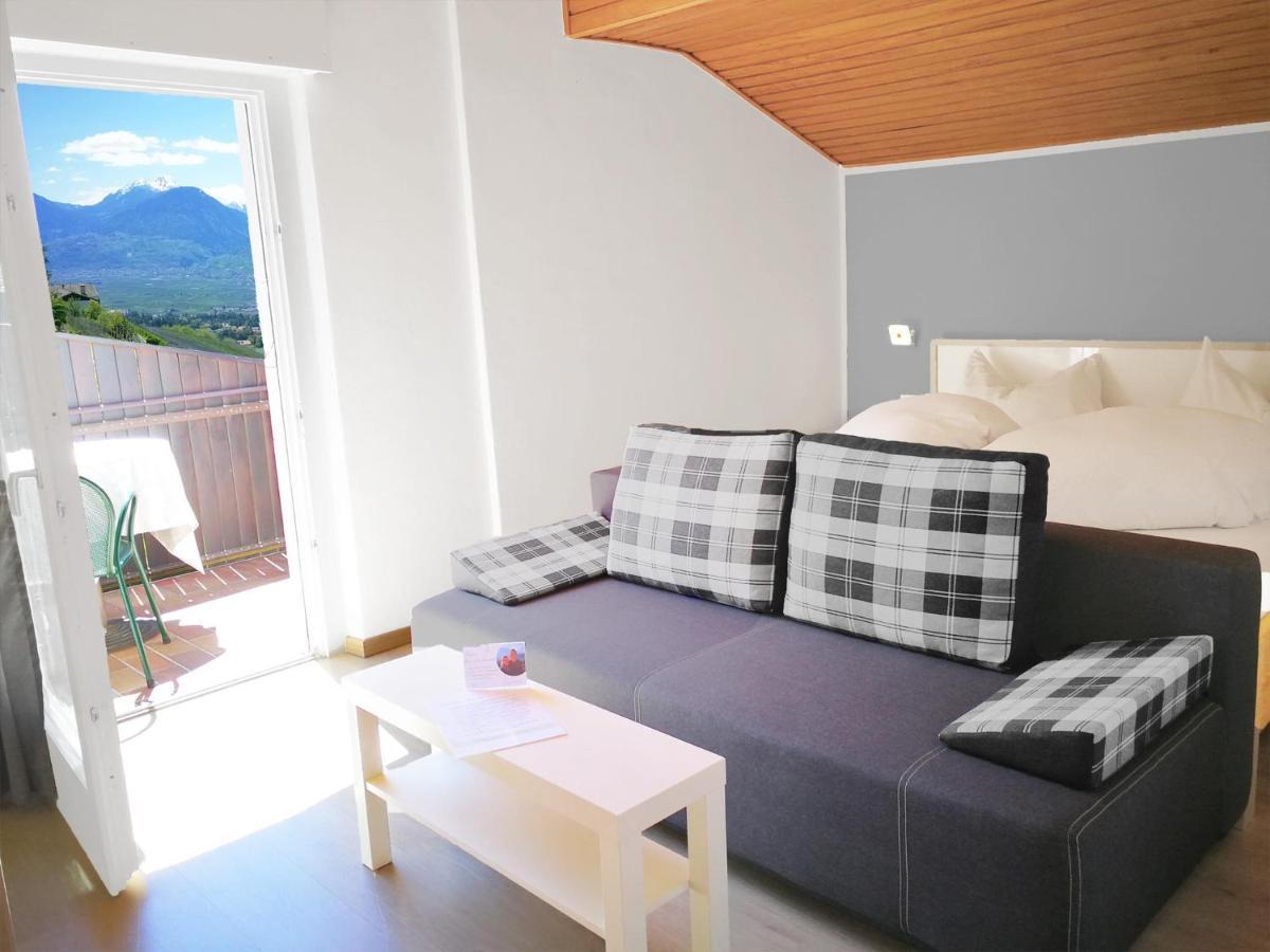 Schenna Garni Eden Bed & Breakfast ภายนอก รูปภาพ