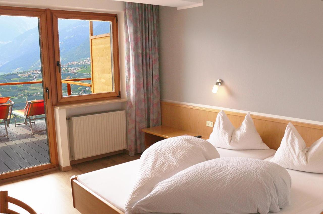 Schenna Garni Eden Bed & Breakfast ภายนอก รูปภาพ